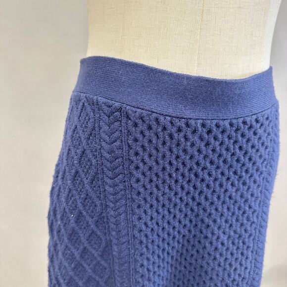 Lilly Pulitzer Lizona Cable Knit Sweater Skirt in Low Tide Navy Size Medium - Picture 9 of 12